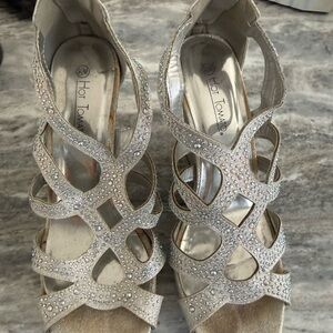 Hot Tomato Glittering Silver Heels